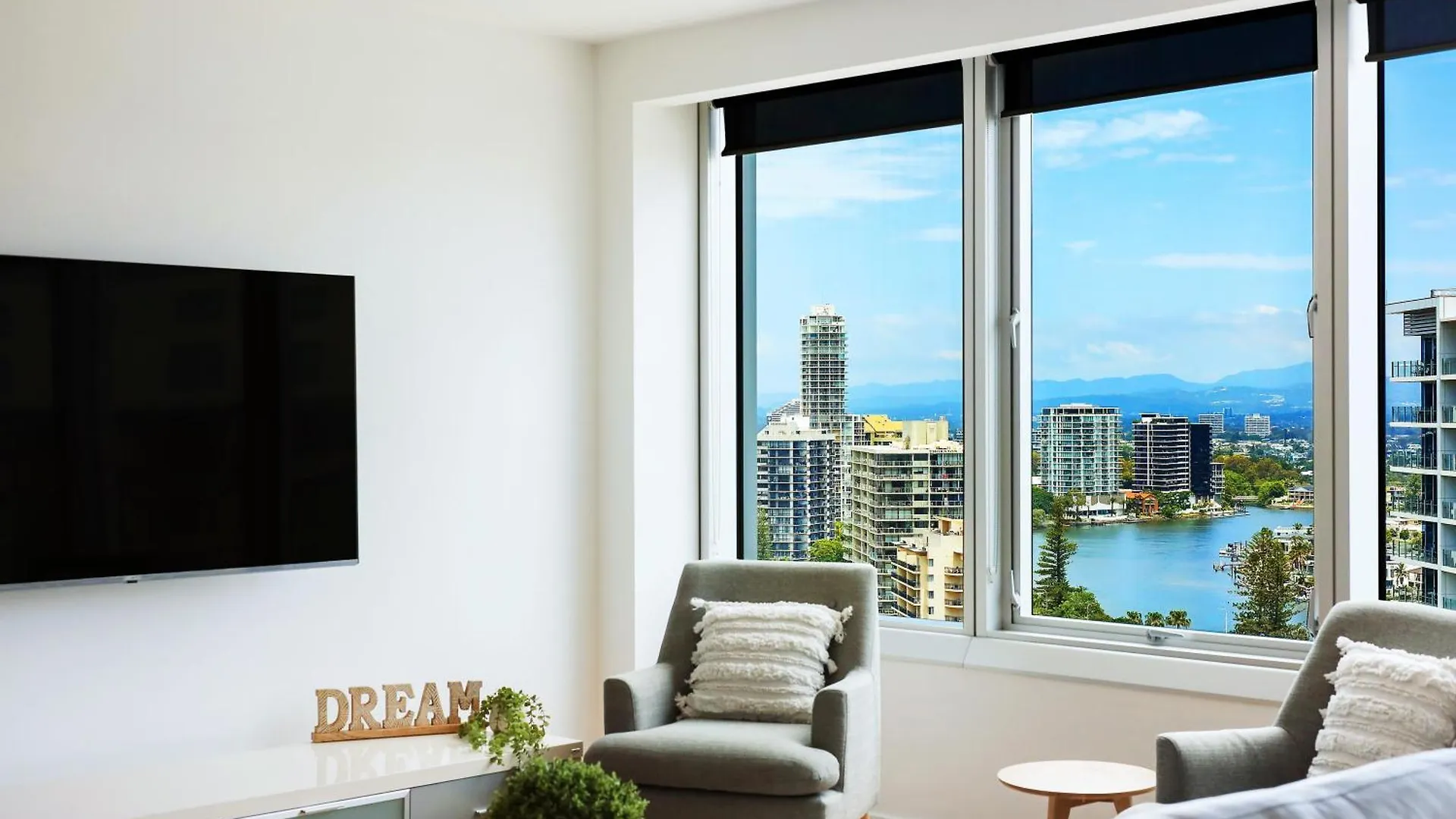 Stylish Q Towers Apartment Breathtaking Views Sleeps 6 Gold Coast Australia