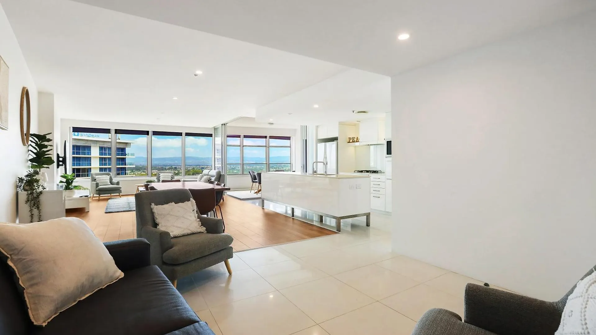 Stylish Q Towers Apartment Breathtaking Views Sleeps 6 Gold Coast