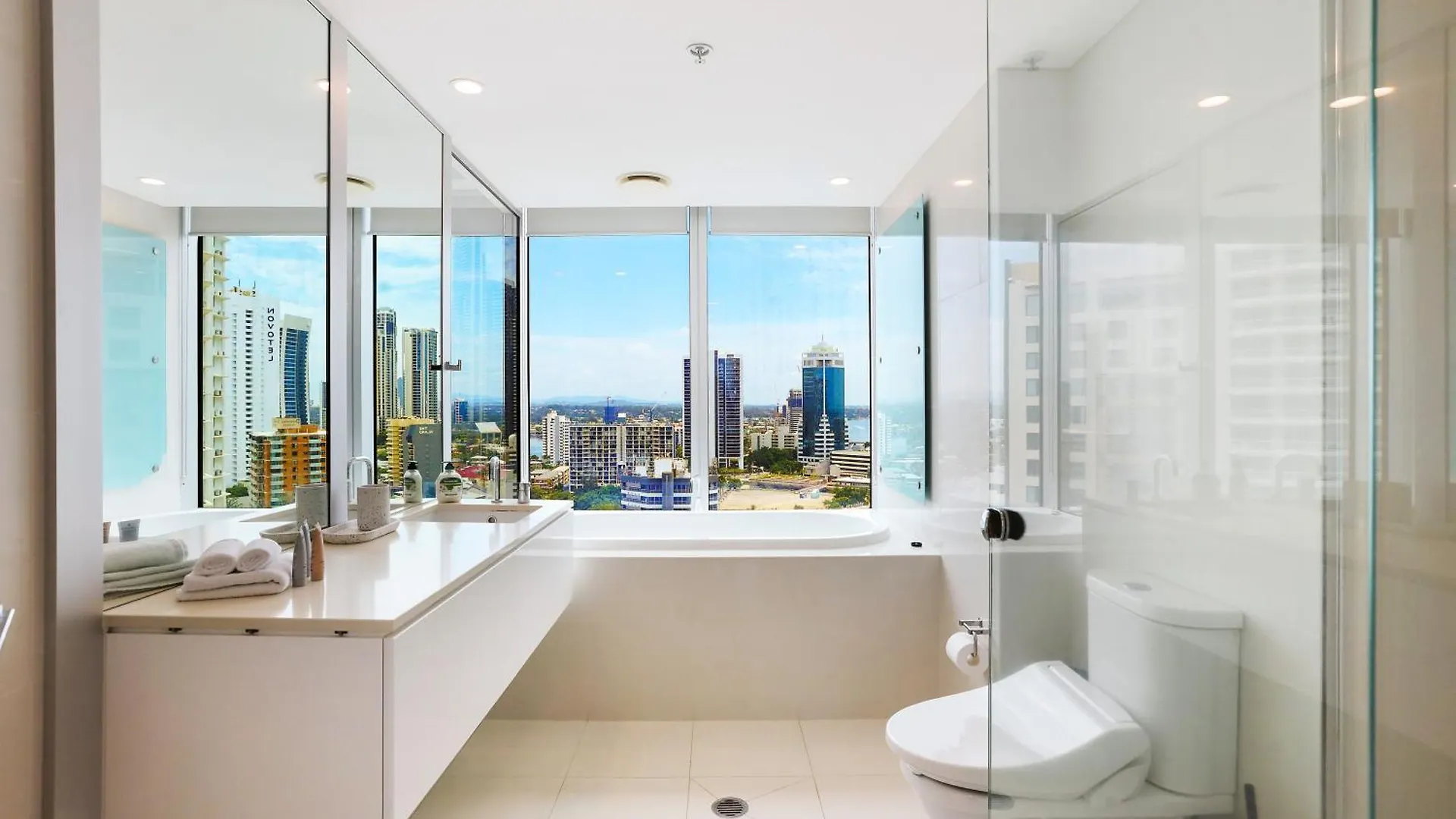 Stylish Q Towers Apartment Breathtaking Views Sleeps 6 Gold Coast 0*,  Australia