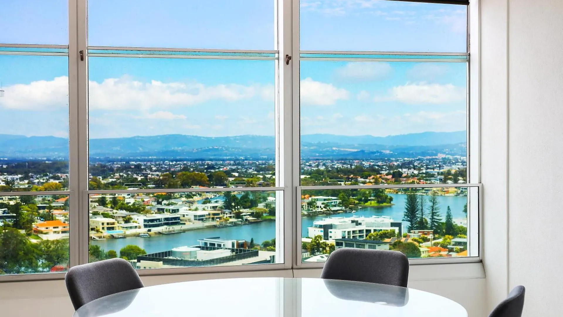 Stylish Q Towers Apartment Breathtaking Views Sleeps 6 Gold Coast Australia