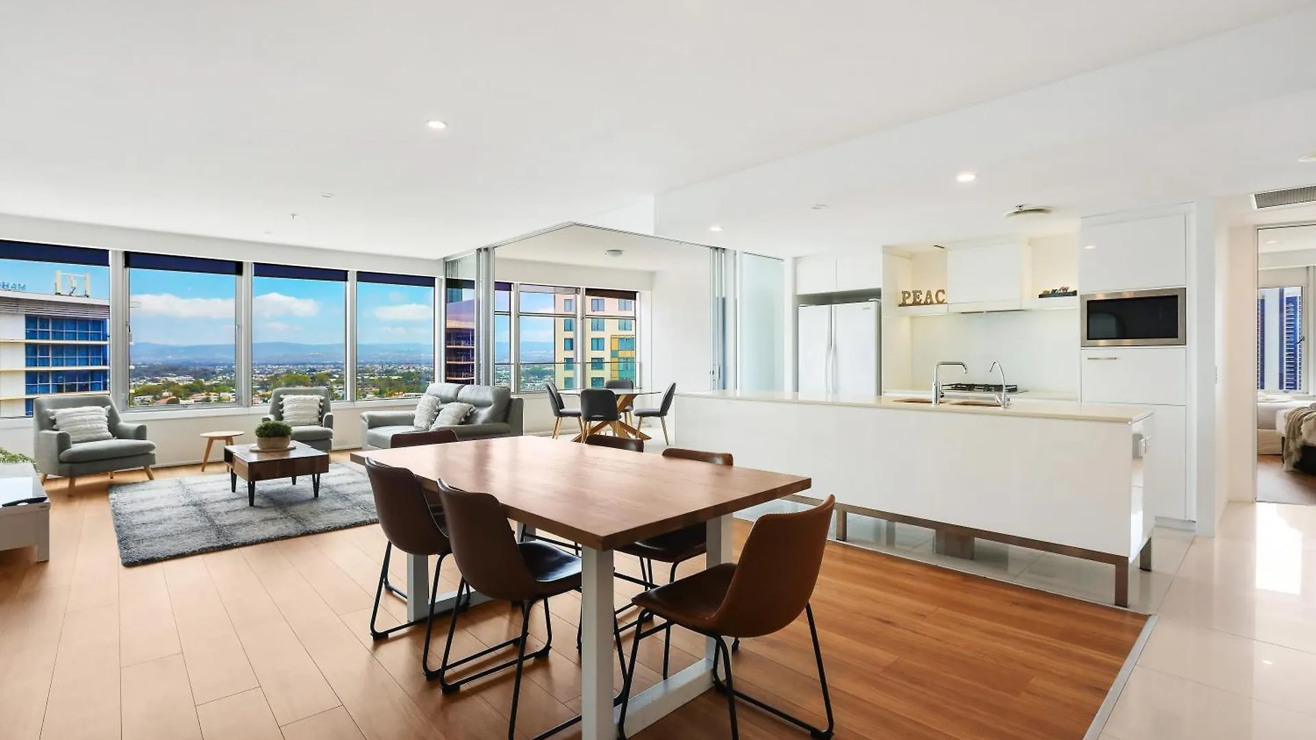 Stylish Q Towers Apartment Breathtaking Views Sleeps 6 Gold Coast